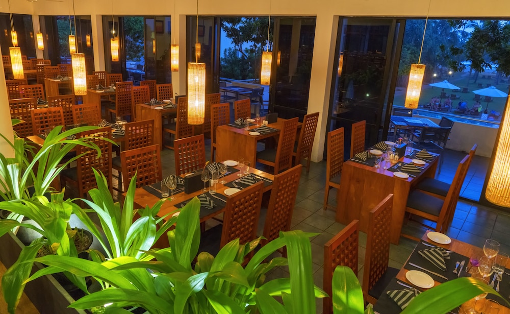 Mermaid Hotel & Club — Restaurant & bars in Wadduwa