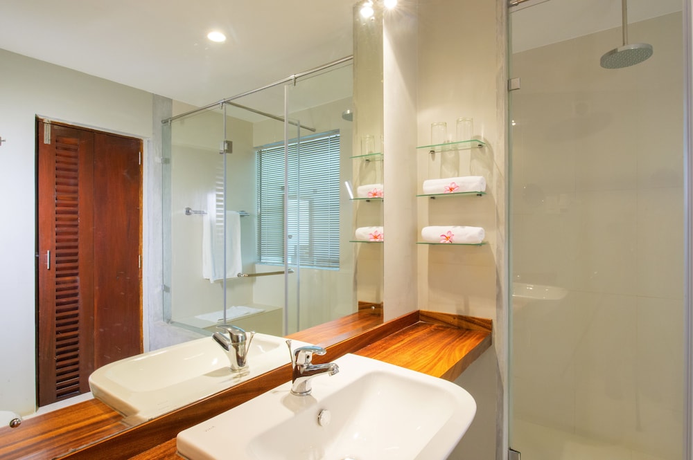 Mermaid Hotel & Club — Hotel rooms in Wadduwa