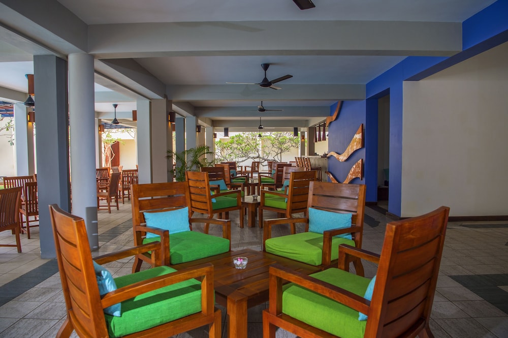 Mermaid Hotel & Club — Restaurant & bars in Wadduwa