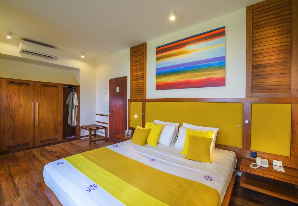 Mermaid Hotel & Club — Hotel rooms in Wadduwa