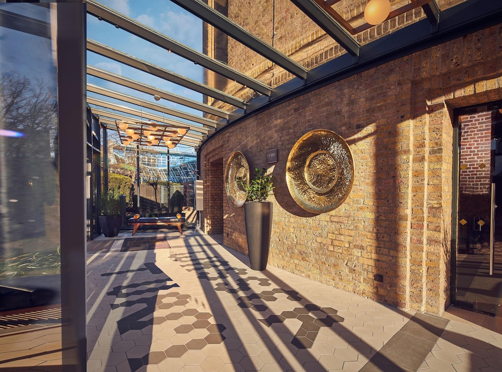Wasserturm Hotel Cologne, Curio Collection by Hilton — Hotel building in Cologne, North Rhine-Westphalia