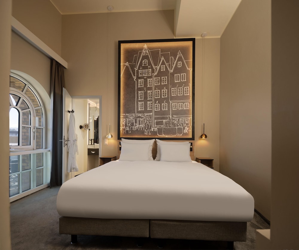 Wasserturm Hotel Cologne, Curio Collection by Hilton — Hotel rooms in Cologne, North Rhine-Westphalia
