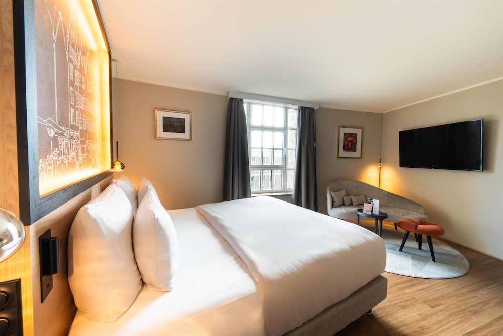Wasserturm Hotel Cologne, Curio Collection by Hilton — Hotel rooms in Cologne, North Rhine-Westphalia