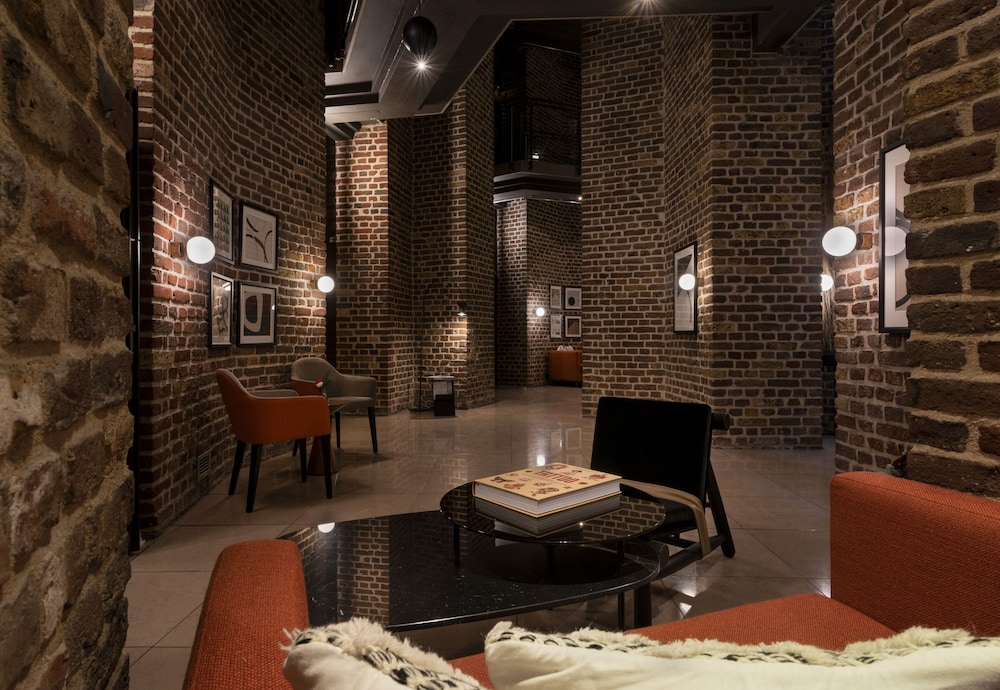 Wasserturm Hotel Cologne, Curio Collection by Hilton — Hotel building in Cologne, North Rhine-Westphalia