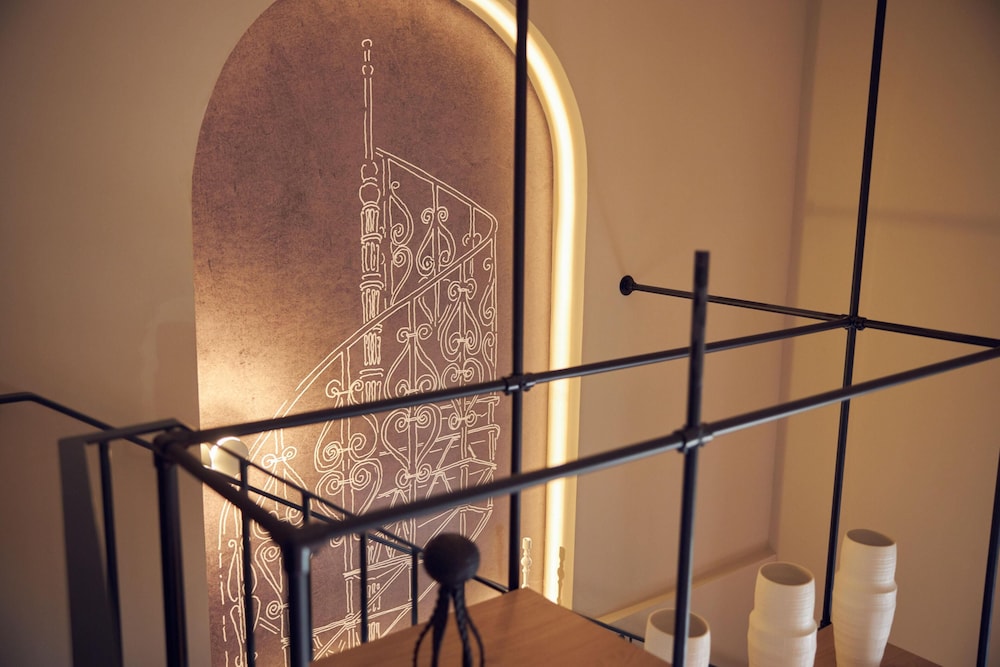 Wasserturm Hotel Cologne, Curio Collection by Hilton — Hotel building in Cologne, North Rhine-Westphalia