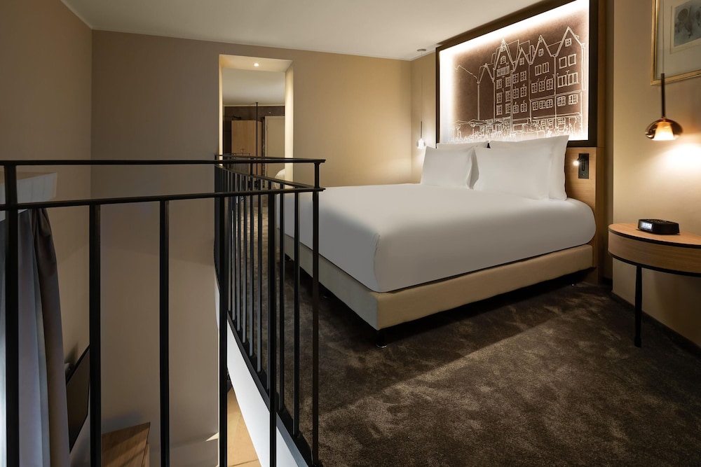 Wasserturm Hotel Cologne, Curio Collection by Hilton — Hotel rooms in Cologne, North Rhine-Westphalia