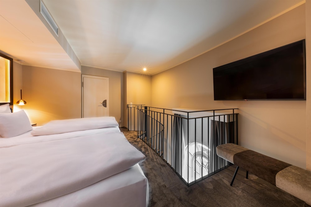 Wasserturm Hotel Cologne, Curio Collection by Hilton — Hotel rooms in Cologne, North Rhine-Westphalia