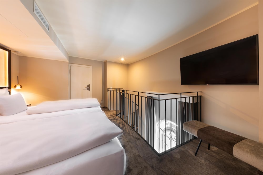 Wasserturm Hotel Cologne, Curio Collection by Hilton — Hotel rooms in Cologne, North Rhine-Westphalia