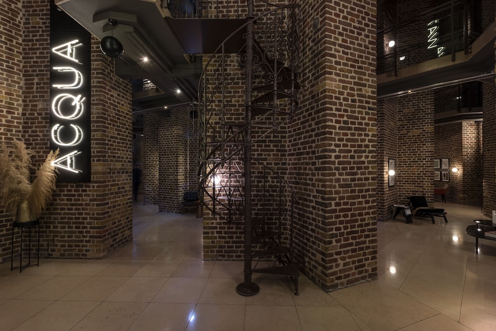 Wasserturm Hotel Cologne, Curio Collection by Hilton — Hotel building in Cologne, North Rhine-Westphalia
