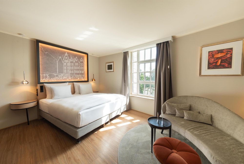 Wasserturm Hotel Cologne, Curio Collection by Hilton — Hotel rooms in Cologne, North Rhine-Westphalia