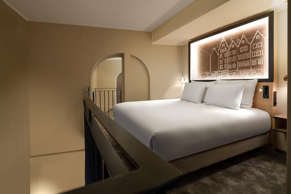 Wasserturm Hotel Cologne, Curio Collection by Hilton — Hotel rooms in Cologne, North Rhine-Westphalia