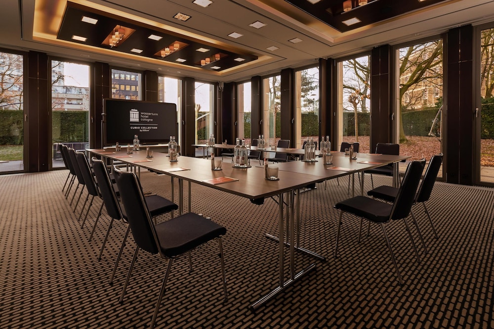Wasserturm Hotel Cologne, Curio Collection by Hilton — Hotel building in Cologne, North Rhine-Westphalia