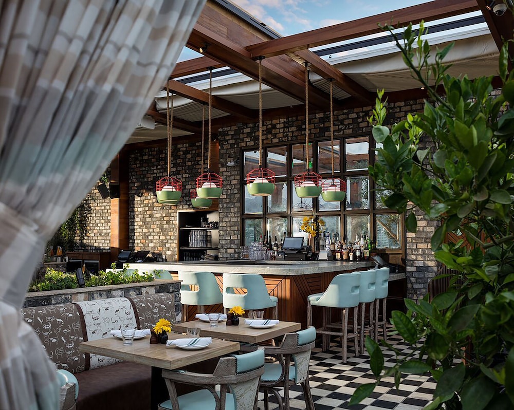 Dream Hollywood, by Hyatt — Restaurant & bars in Los Angeles, California
