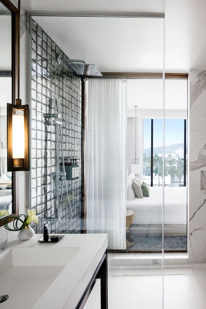 Dream Hollywood, by Hyatt — Hotel rooms in Los Angeles, California