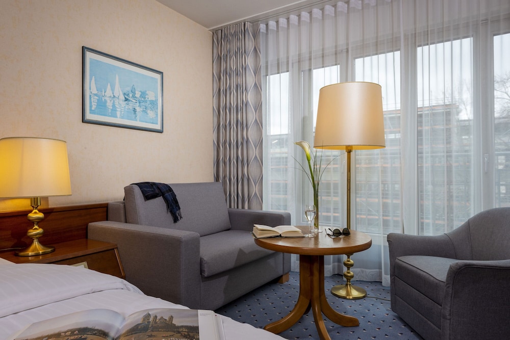Maritim Hotel Köln — Hotel rooms in Cologne, North Rhine-Westphalia