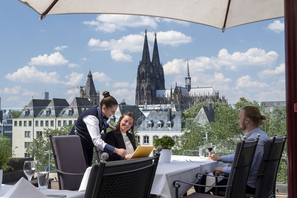 Maritim Hotel Köln — Restaurant & bars in Cologne, North Rhine-Westphalia