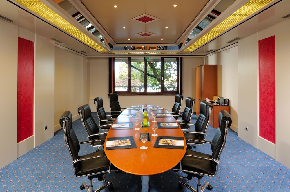 Maritim Hotel Köln — Hotel building in Cologne, North Rhine-Westphalia