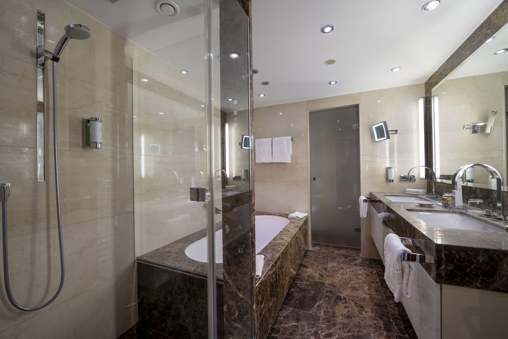 Maritim Hotel Köln — Hotel rooms in Cologne, North Rhine-Westphalia