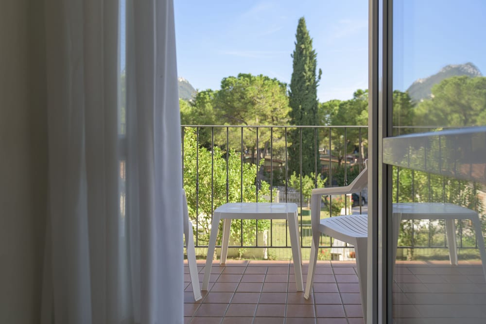 Hotel Antico Monastero — Hotel rooms in Toscolano Maderno, Lombardy