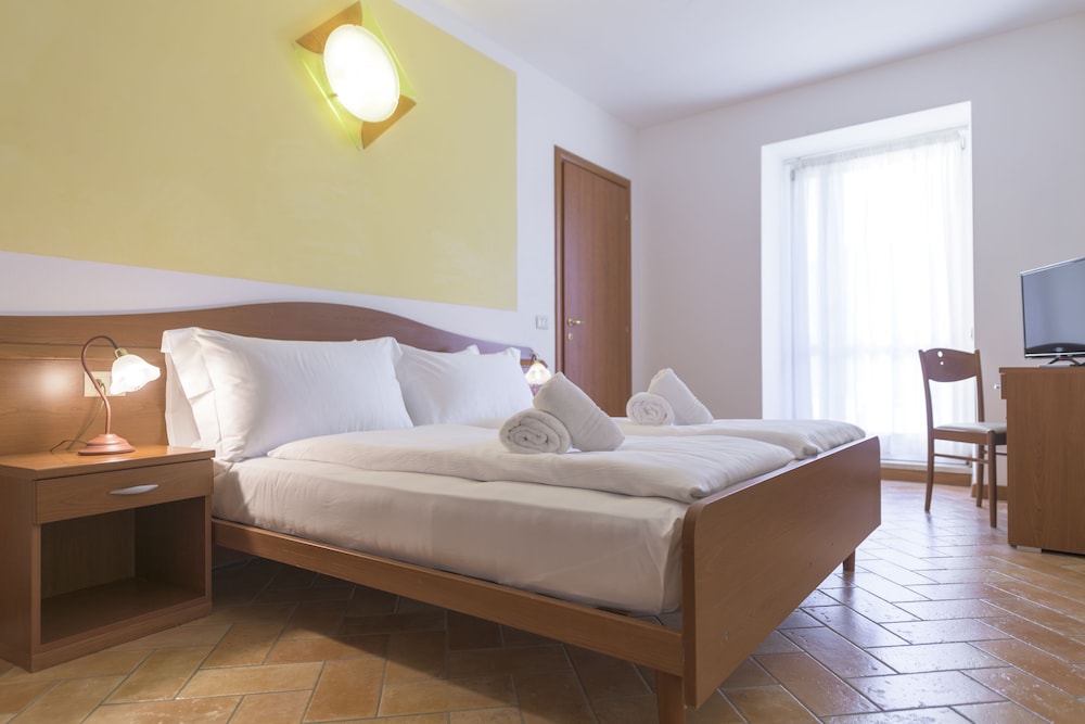 Hotel Antico Monastero — Hotel rooms in Toscolano Maderno, Lombardy