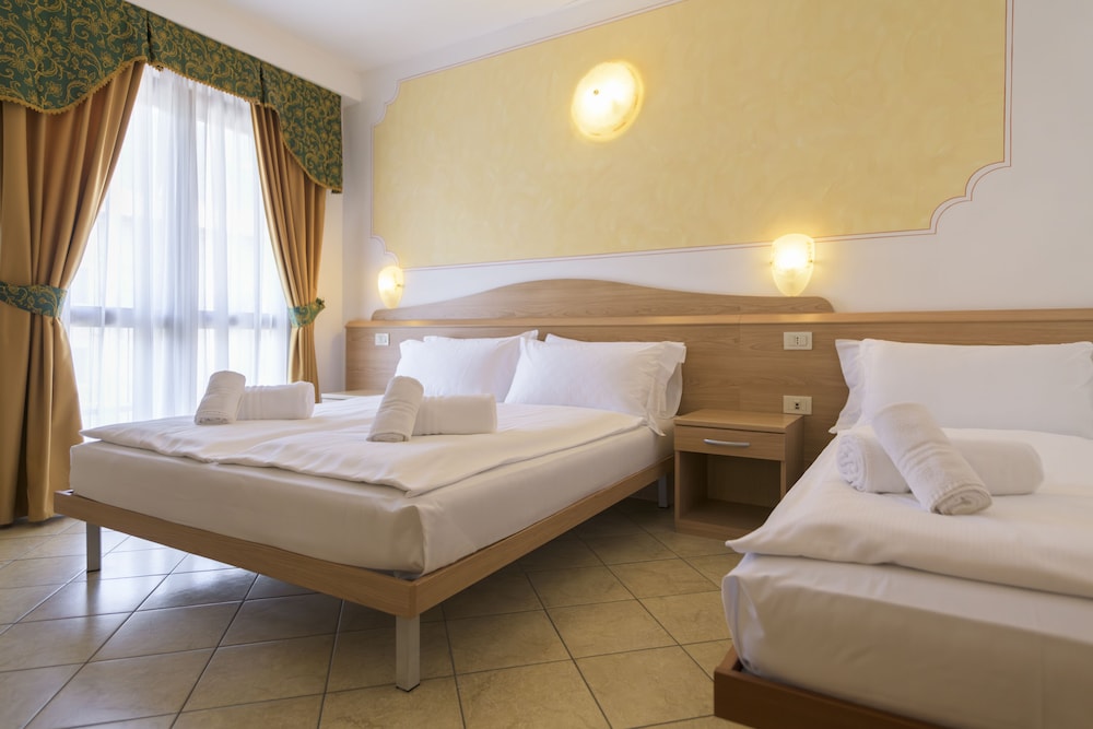 Hotel Antico Monastero — Hotel rooms in Toscolano Maderno, Lombardy