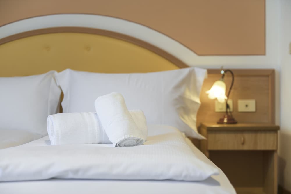 Hotel Antico Monastero — Hotel rooms in Toscolano Maderno, Lombardy