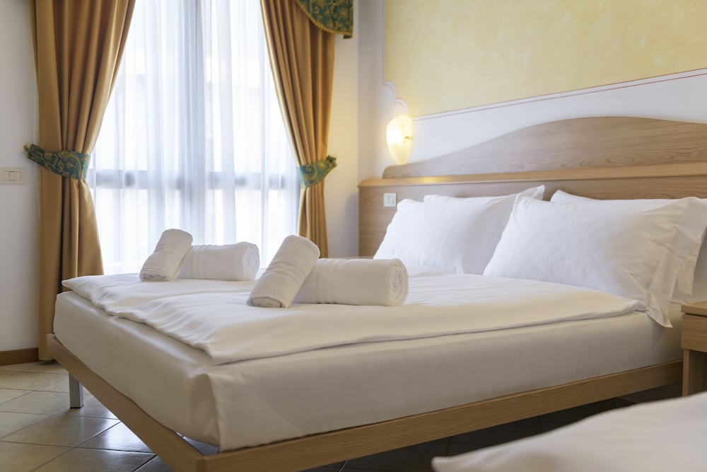 Hotel Antico Monastero — Hotel rooms in Toscolano Maderno, Lombardy