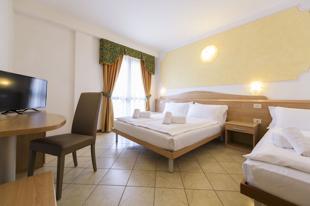 Hotel Antico Monastero — Hotel rooms in Toscolano Maderno, Lombardy