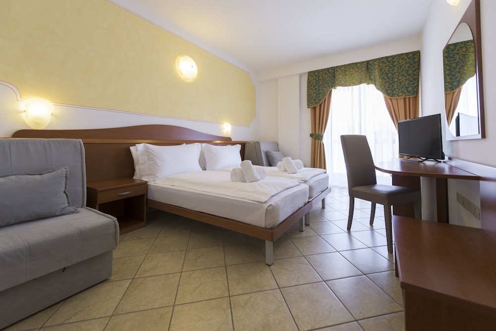 Hotel Antico Monastero — Hotel rooms in Toscolano Maderno, Lombardy