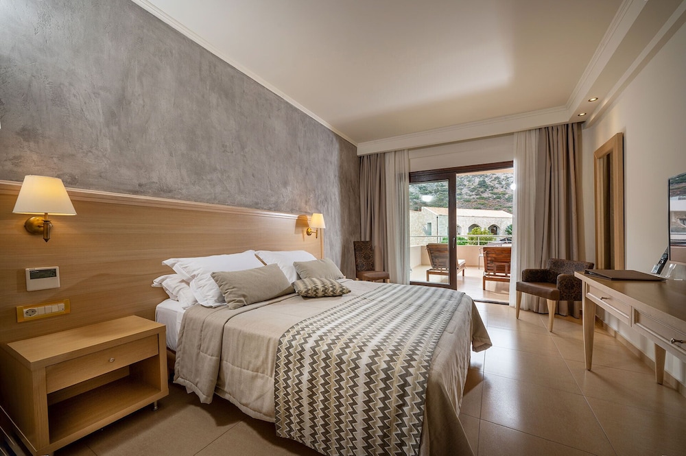 Cactus Royal Resort & Spa — Hotel rooms in Stalida