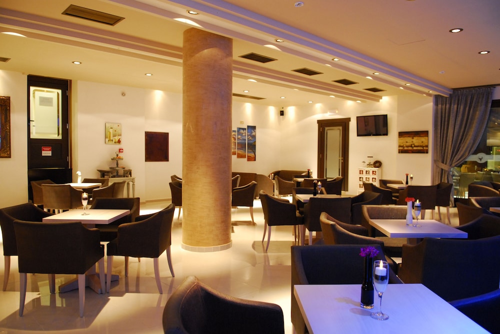 Cactus Royal Resort & Spa — Restaurant & bars in Stalida