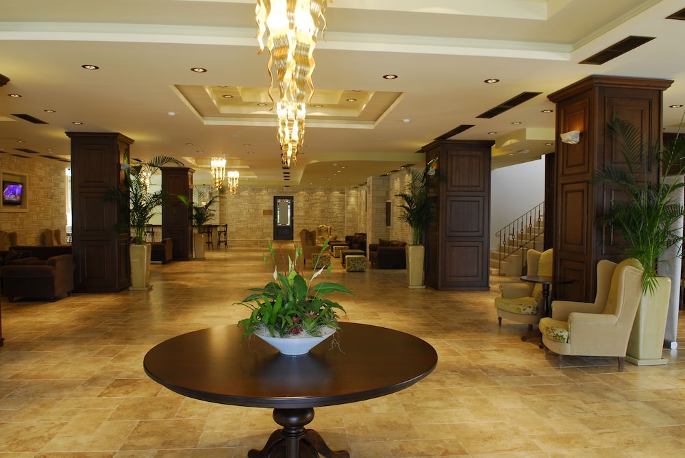 Cactus Royal Resort & Spa — Hotel building in Stalida