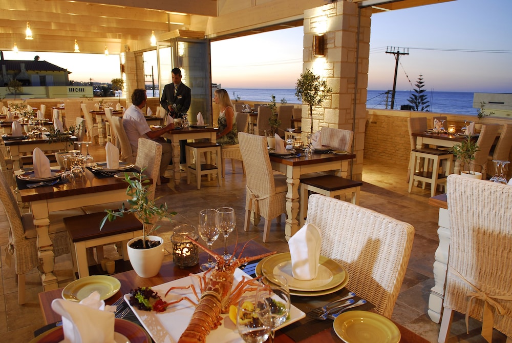 Cactus Royal Resort & Spa — Restaurant & bars in Stalida
