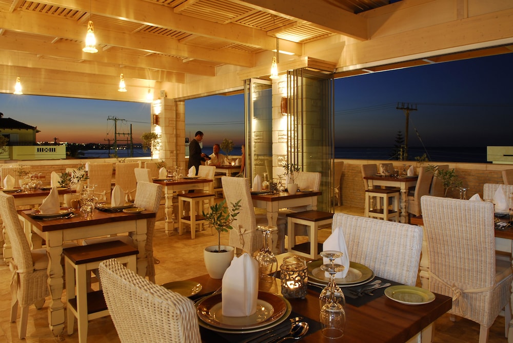 Cactus Royal Resort & Spa — Restaurant & bars in Stalida