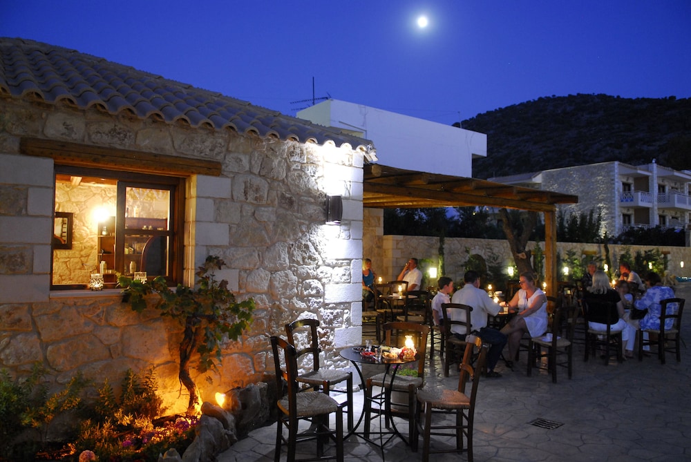 Cactus Royal Resort & Spa — Restaurant & bars in Stalida