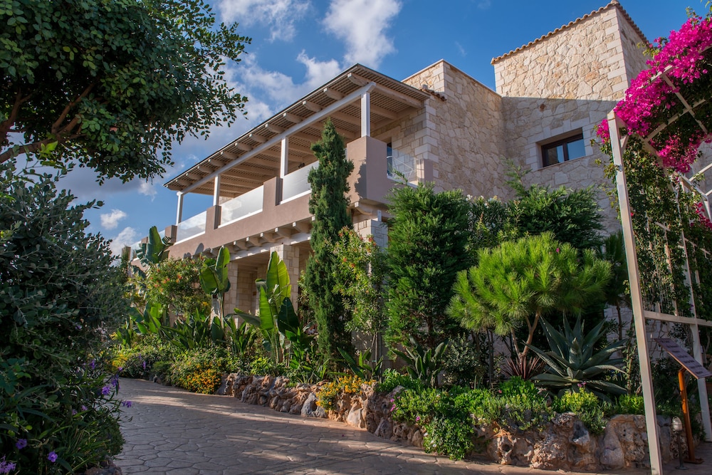Cactus Royal Resort & Spa — Hotel building in Stalida