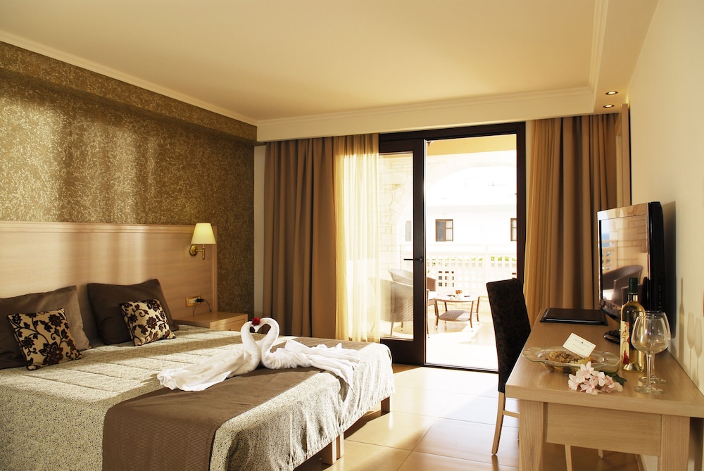 Cactus Royal Resort & Spa — Hotel rooms in Stalida