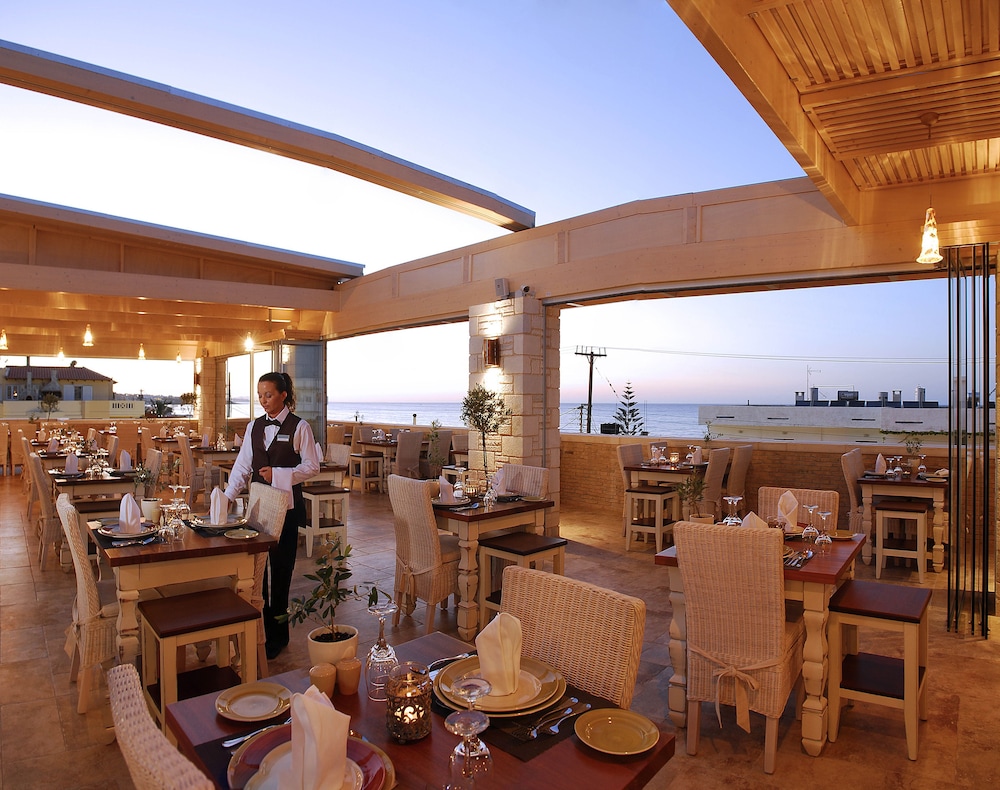 Cactus Royal Resort & Spa — Restaurant & bars in Stalida