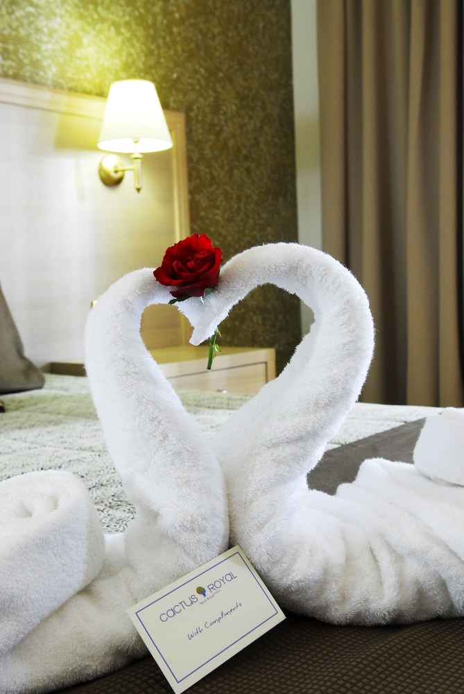 Cactus Royal Resort & Spa — Hotel rooms in Stalida