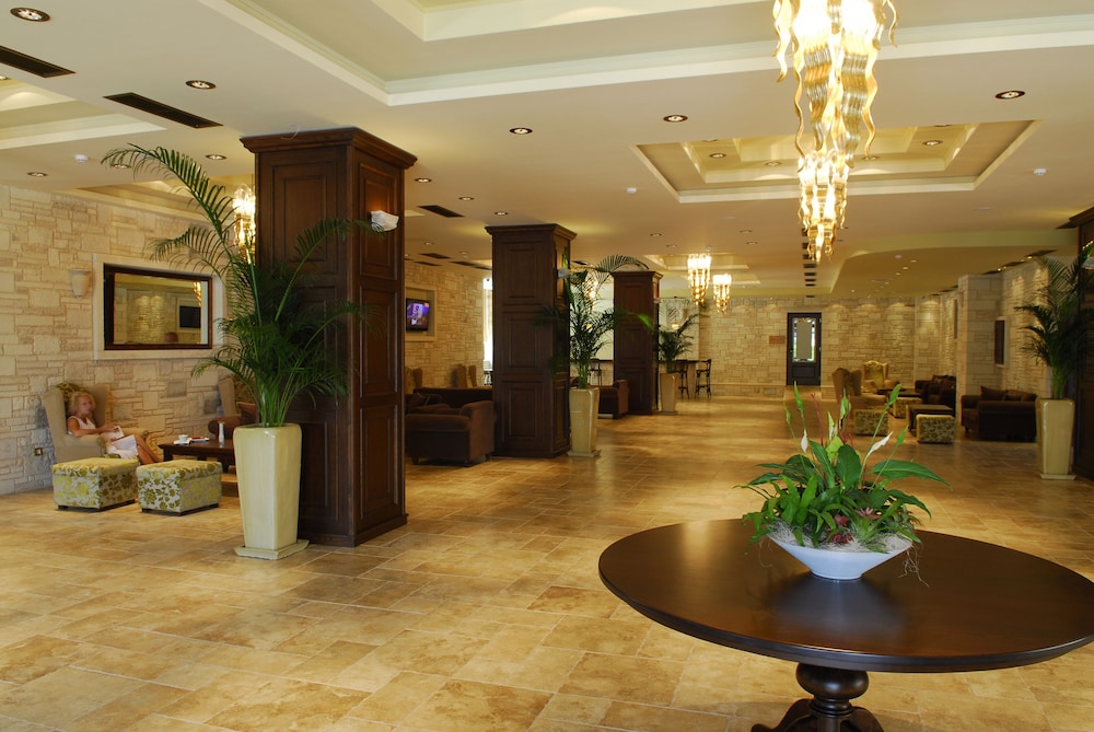 Cactus Royal Resort & Spa — Hotel building in Stalida