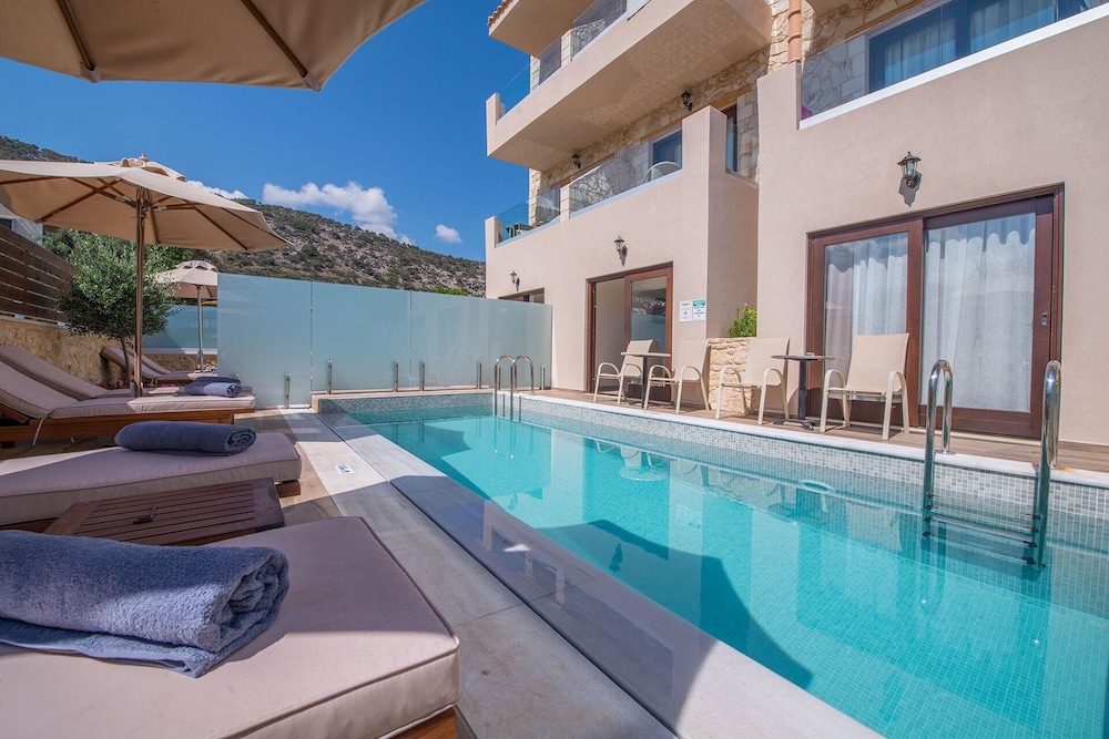 Cactus Royal Resort & Spa — Swimming pool in Stalida