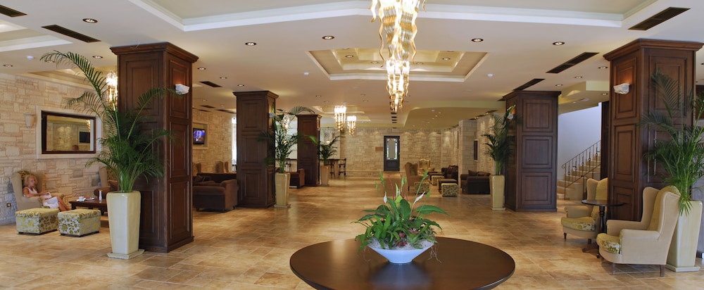 Cactus Royal Resort & Spa — Hotel building in Stalida