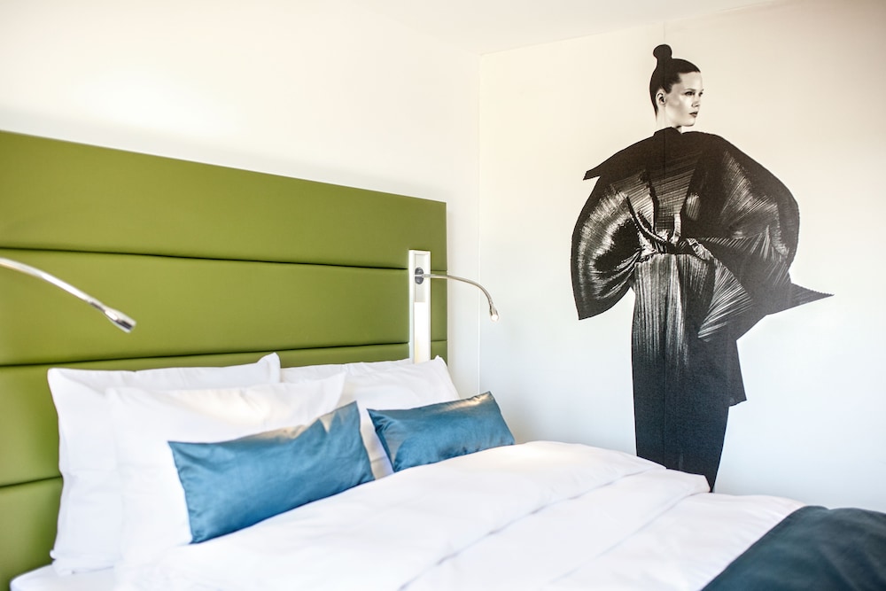 Hotel Indigo Düsseldorf by IHG — Hotel rooms in Düsseldorf, North Rhine-Westphalia