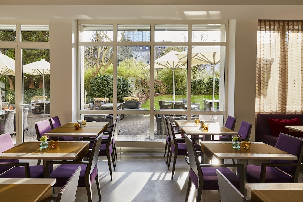 Hotel Indigo Düsseldorf by IHG — Restaurant & bars in Düsseldorf, North Rhine-Westphalia