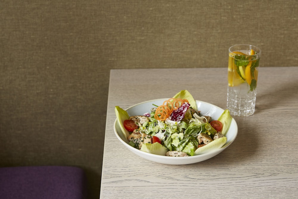 Hotel Indigo Düsseldorf by IHG — Restaurant & bars in Düsseldorf, North Rhine-Westphalia