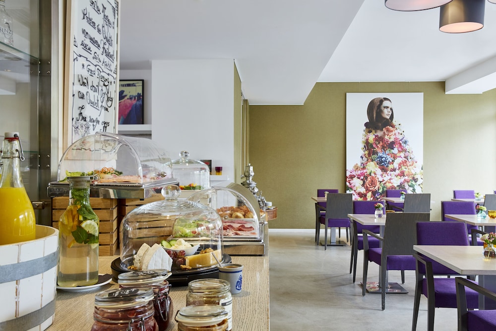 Hotel Indigo Düsseldorf by IHG — Restaurant & bars in Düsseldorf, North Rhine-Westphalia