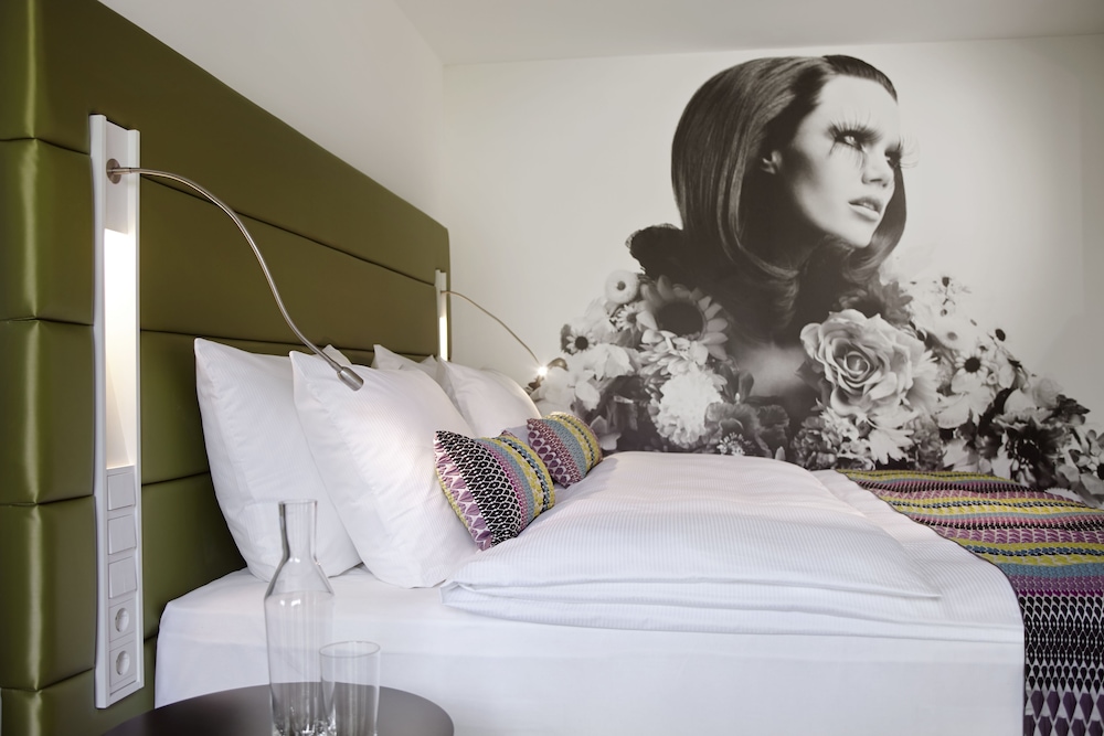 Hotel Indigo Düsseldorf by IHG — Hotel rooms in Düsseldorf, North Rhine-Westphalia