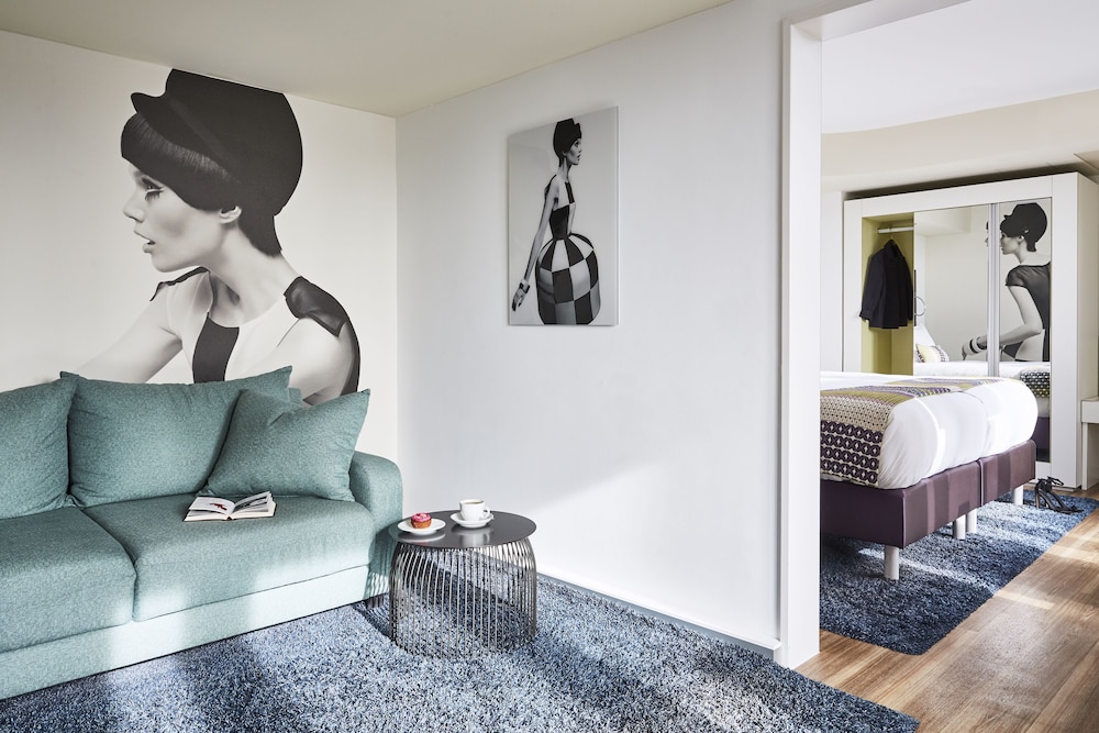 Hotel Indigo Düsseldorf by IHG — Hotel rooms in Düsseldorf, North Rhine-Westphalia