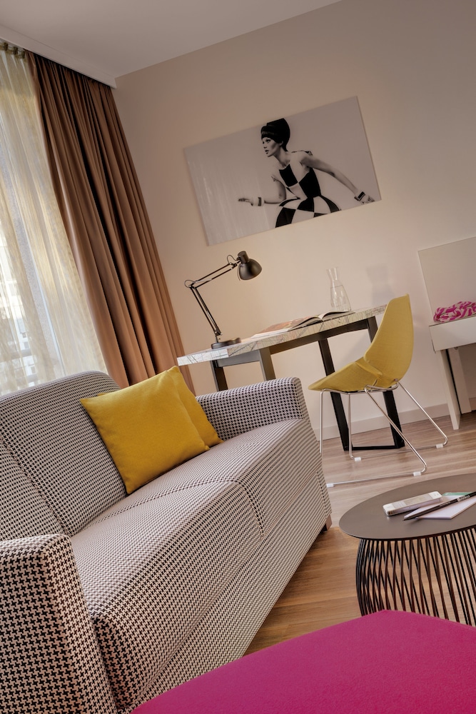 Hotel Indigo Düsseldorf by IHG — Hotel rooms in Düsseldorf, North Rhine-Westphalia
