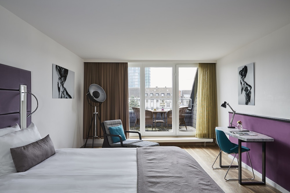 Hotel Indigo Düsseldorf by IHG — Hotel rooms in Düsseldorf, North Rhine-Westphalia